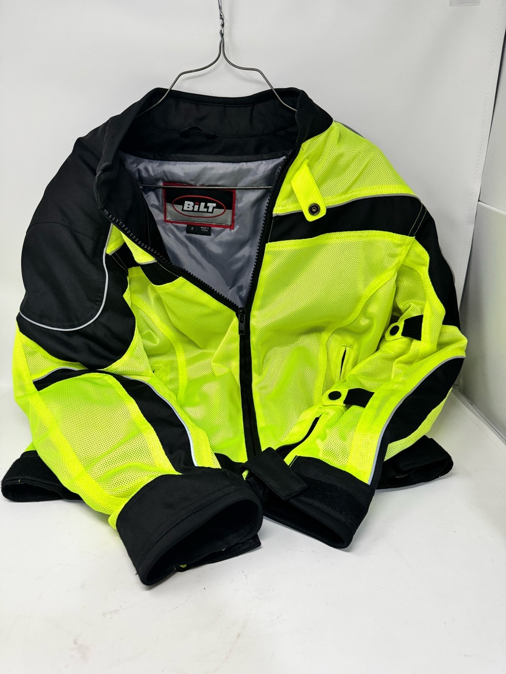 BLiT hi vis armor padded woman’s sz small motorcyclejacket preowned quiltedliner